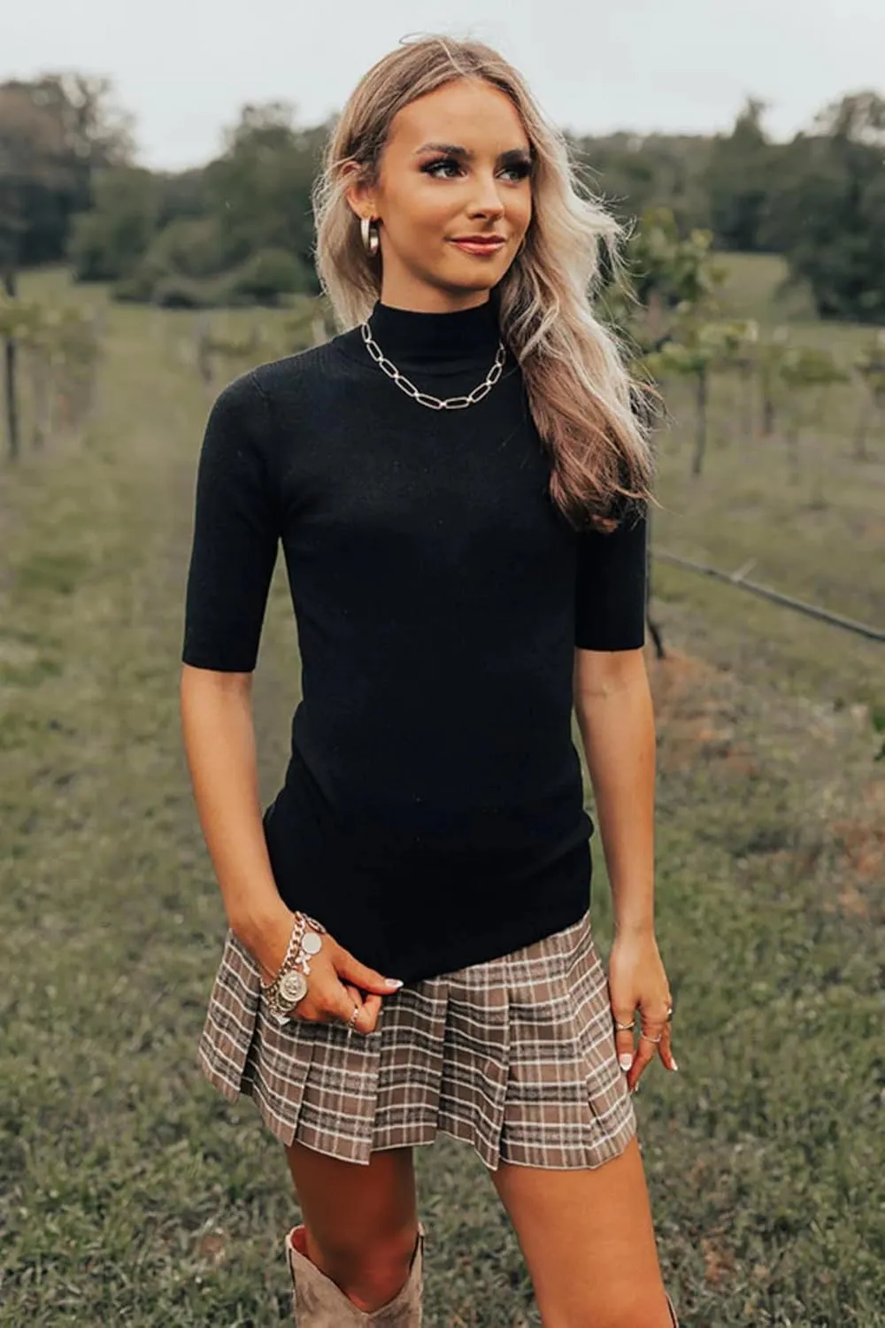 Women's Short Sleeve Mock Turtleneck Sweaters Business Casual Trendy Tops 2024 Fall Outfits